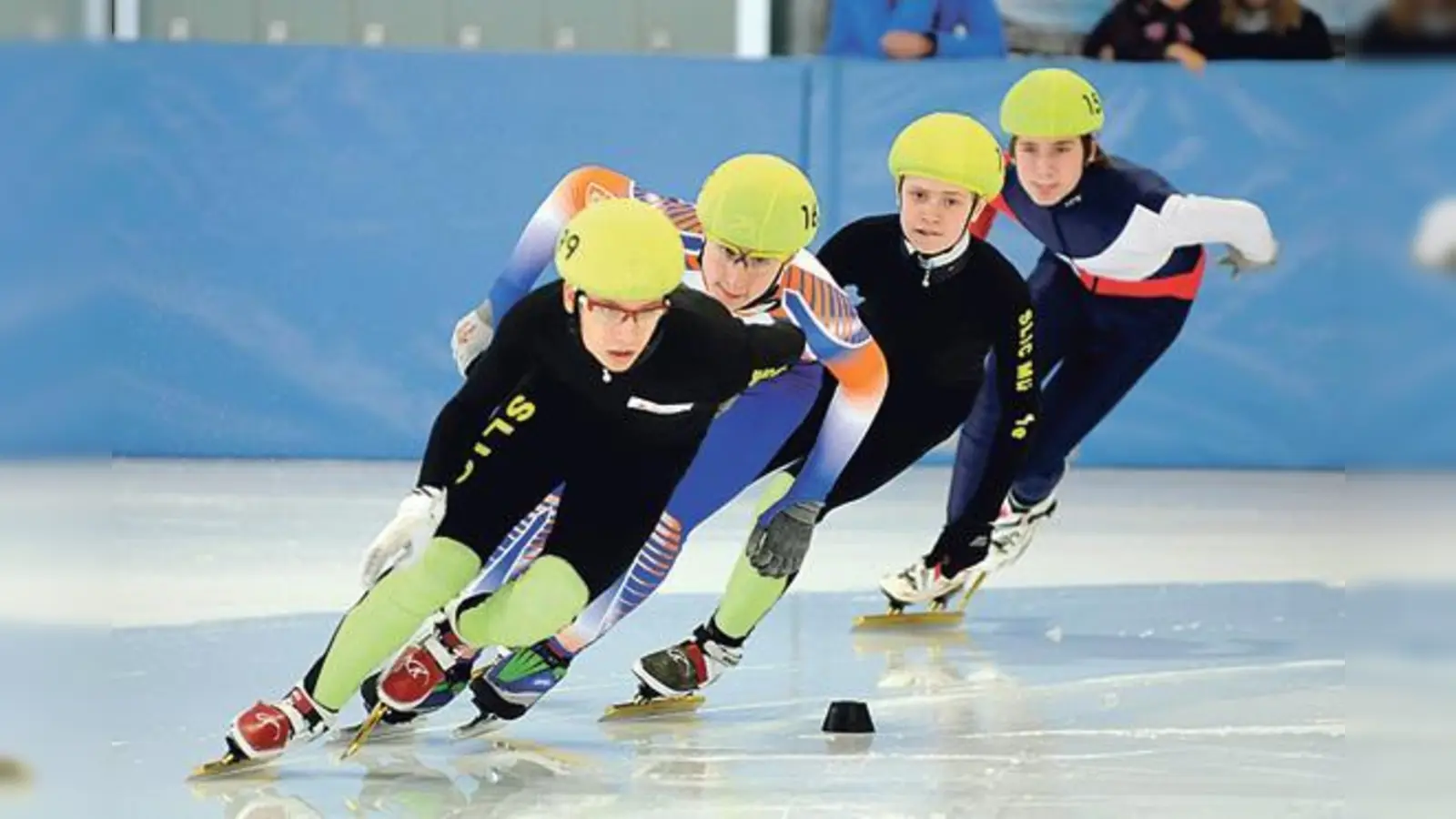 Spannende und schnelle Rennen erwarten die Zuschauer bei den Short Track-Wettkämpfen a, Wochenende.  (Foto: jugendsport-foto.de)