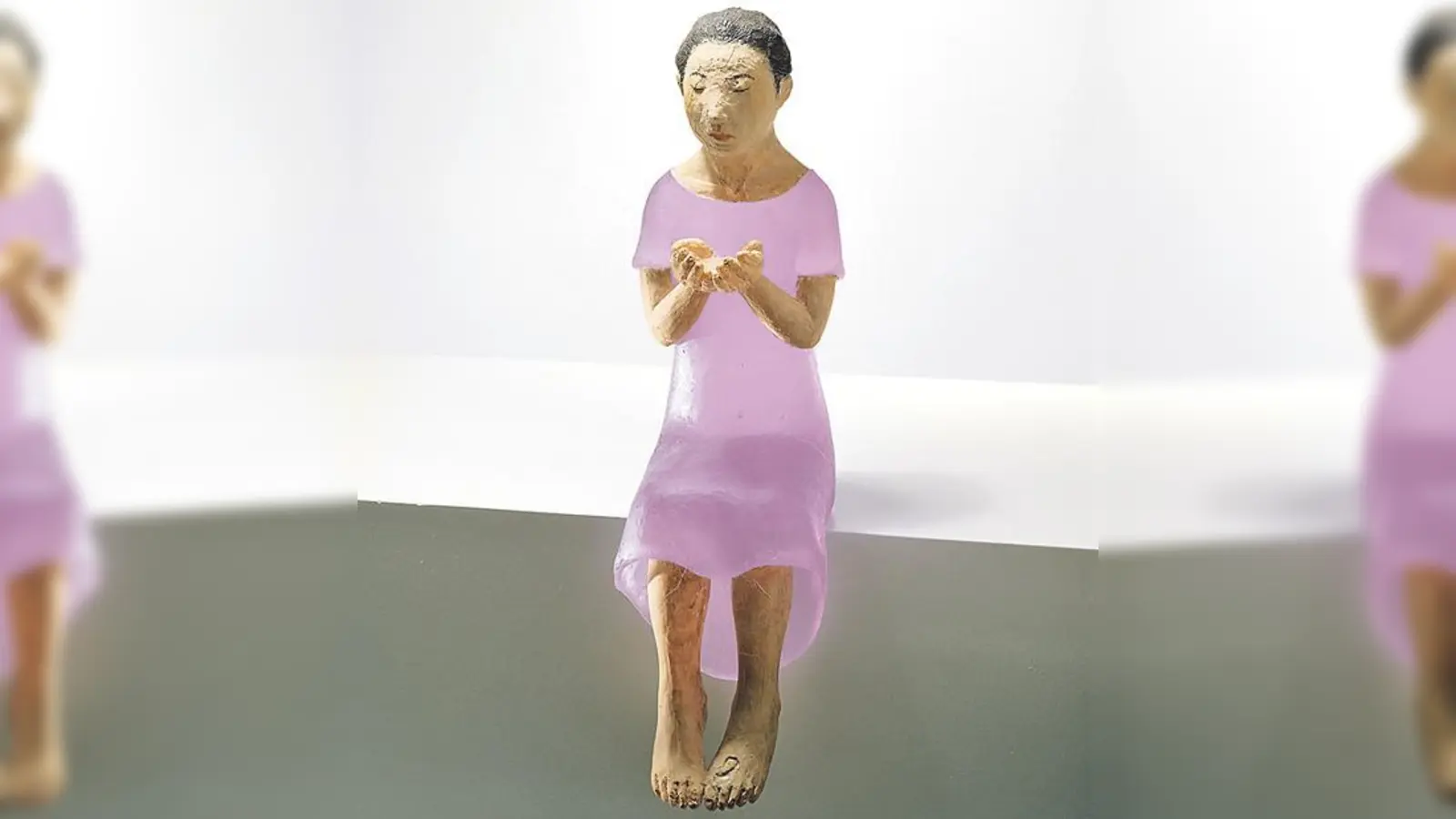 Masayo Odahashis Werk »Calm Of Water V« aus formgeschmolzenem Glas.    (Foto: H.-J. Becker © Alexander Tutsek-Stiftung)