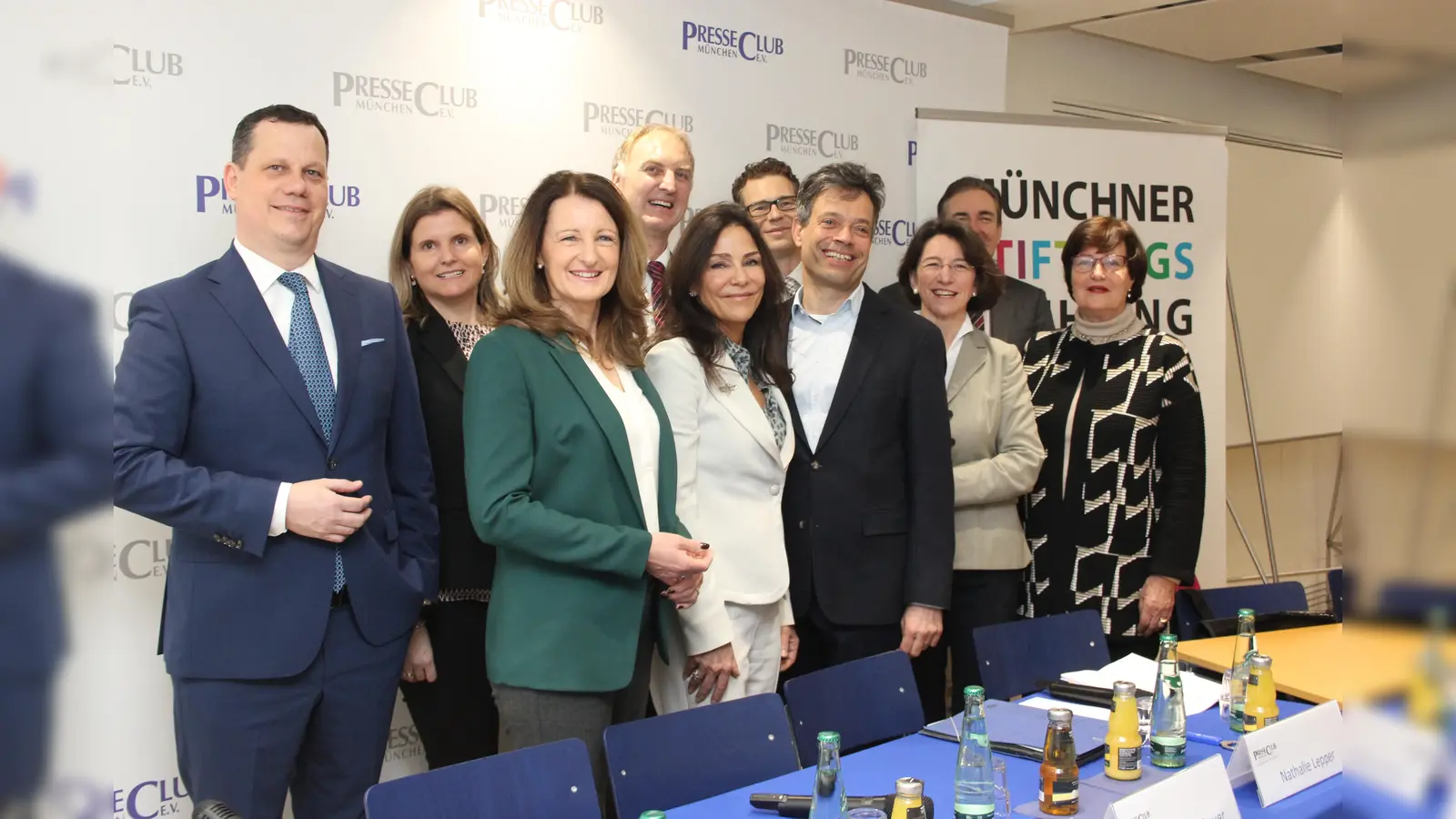 Auf Einladung von Stiftungsfrühlingsveranstalter Ralf Gabriel (v. li.) präsentierten Vertreter Münchner Stiftungen im Vorfeld zur Veranstaltungsreihe ihre Stiftungen. (Foto: cr)