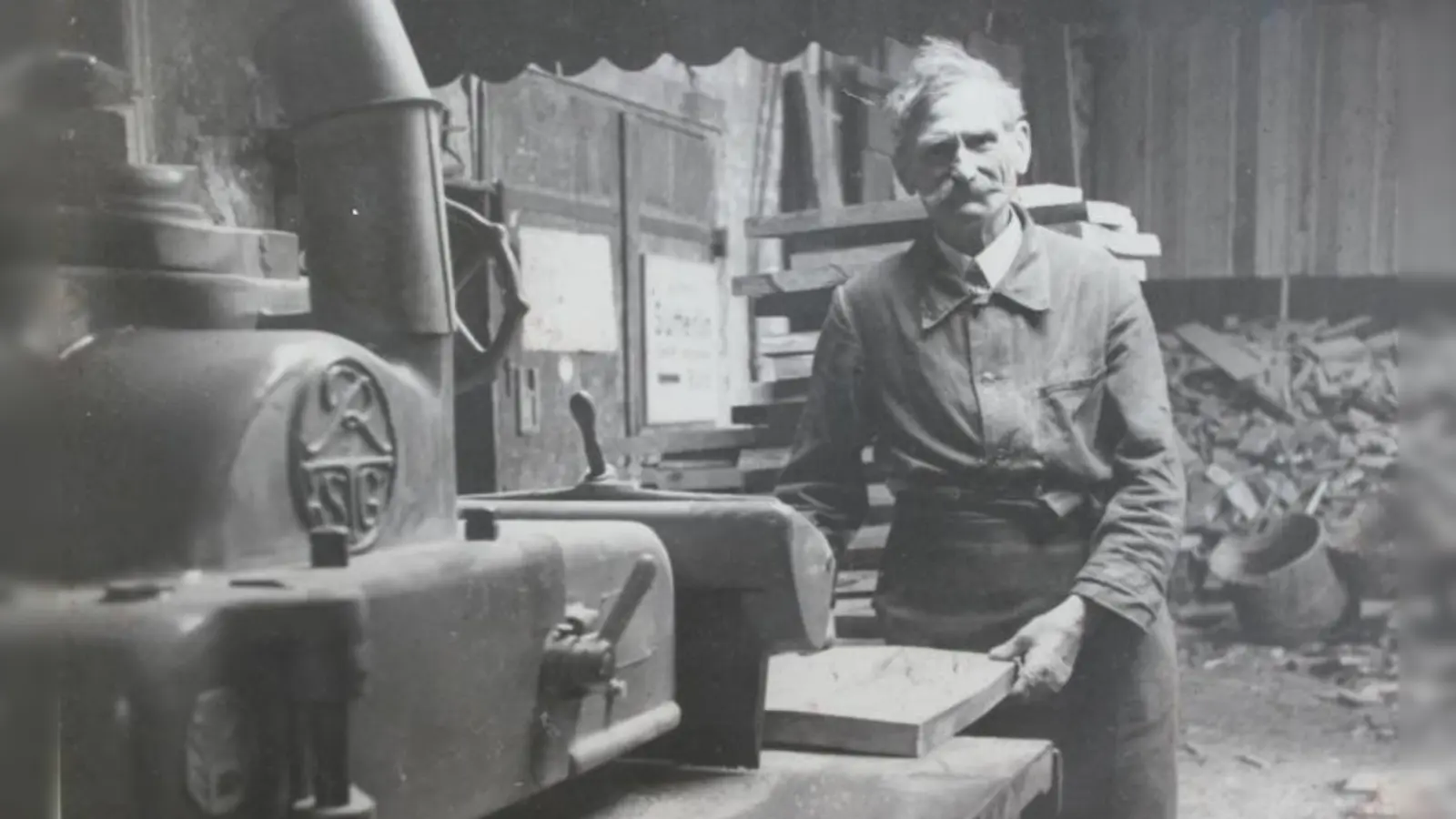 1931 gründete Großvater Karl Stelzl den Betrieb: Er entwickelte auch eine der ersten Parkettschleifmaschinen mit Staubsaugung, die unter dem Namen „Tornado“ vertrieben wurde. (Foto: privat)