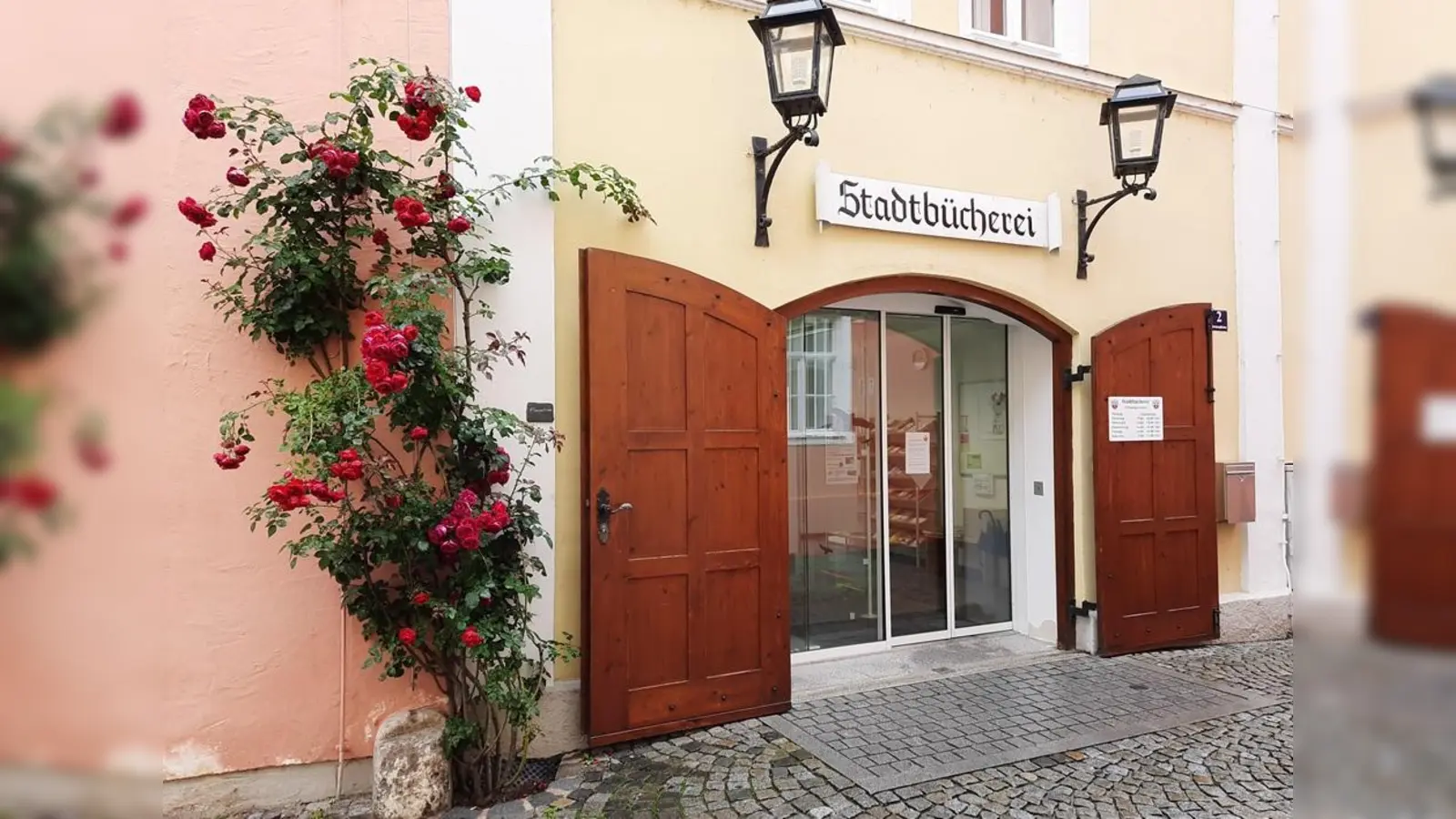 Im Mai gibt es jede Menge spannende Angebote in der Stadtbücherei. (Foto: Stadtbücherei Moosburg)