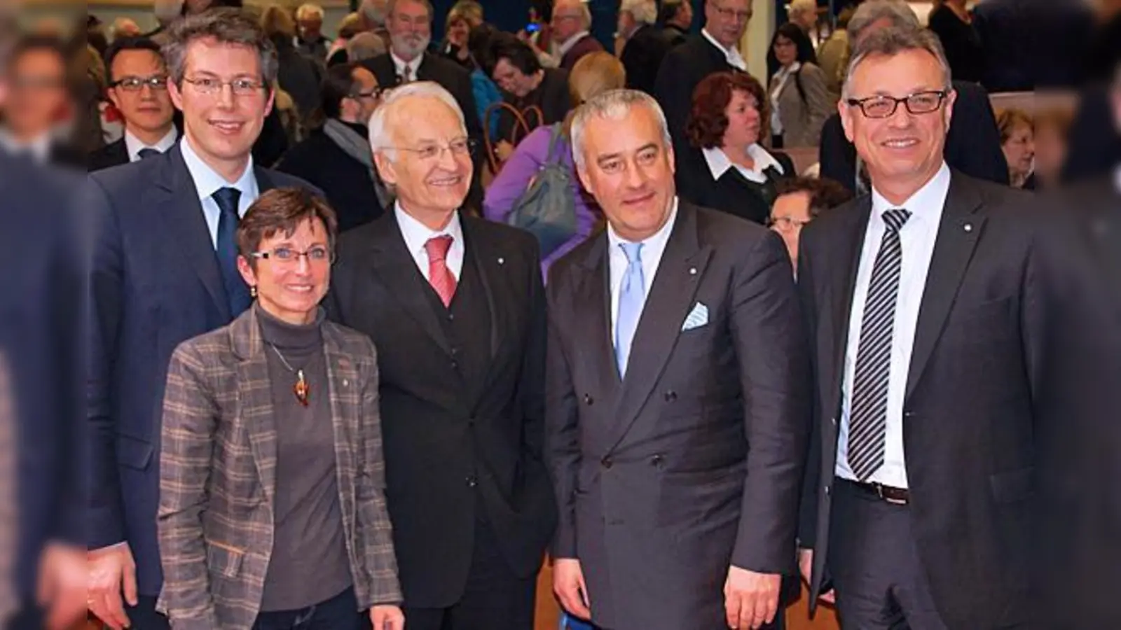 Markus Blume, Bezirksrätin Friederike Steinberger, Dr. Edmund Stoiber, Kultusminister Dr. Ludwig Spaenle und Siegfried Schneider freuten sich über einen gelungenen Neujahrsempfang (von links nach rechts).	 (Foto: privat)