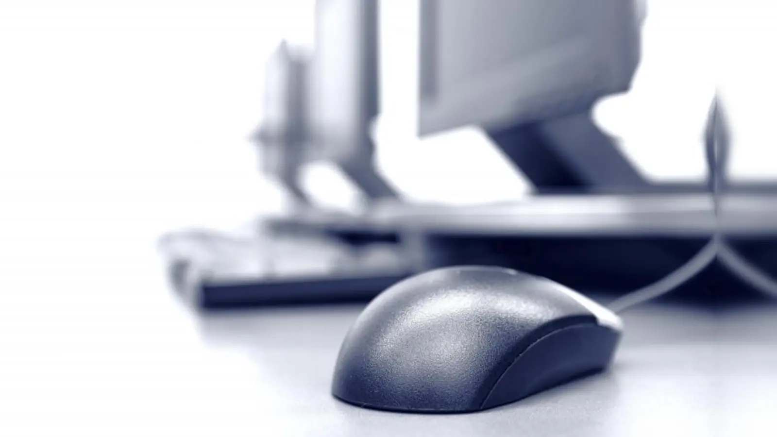 Es gibt noch freie Plätze in der PC-Werkstatt des BildungsLokals Schwanthalerhöhe. Hier lernen die Teilnehmer erste Schritte in der Arbeit mit dem Computer zu machen. (Foto: photos.com)