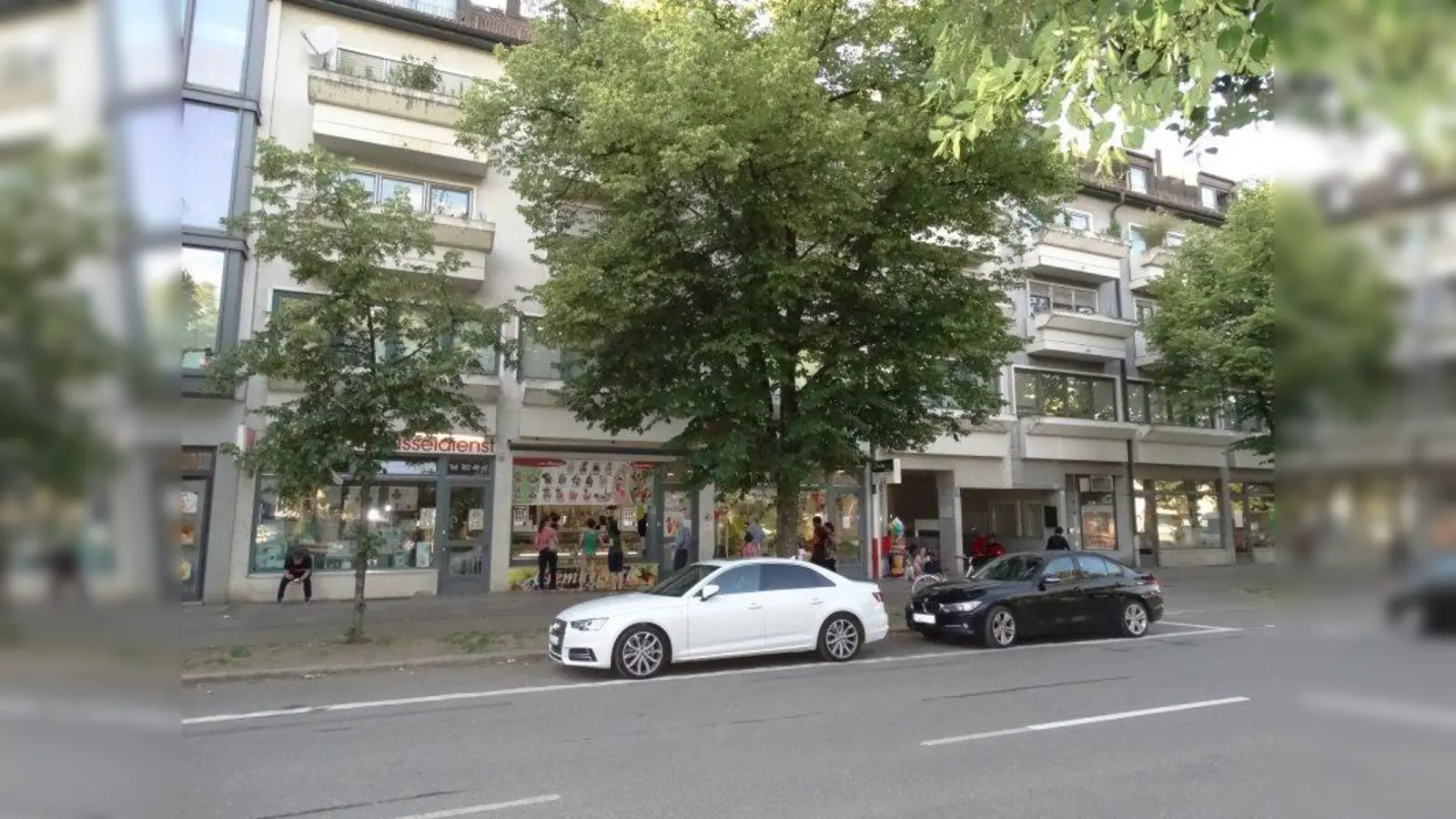 In der Albert-Roßhaupter-Straße auf Höhe der Hausnummer 96 sollen Parklets eingerichtet werden. (Foto: tab)