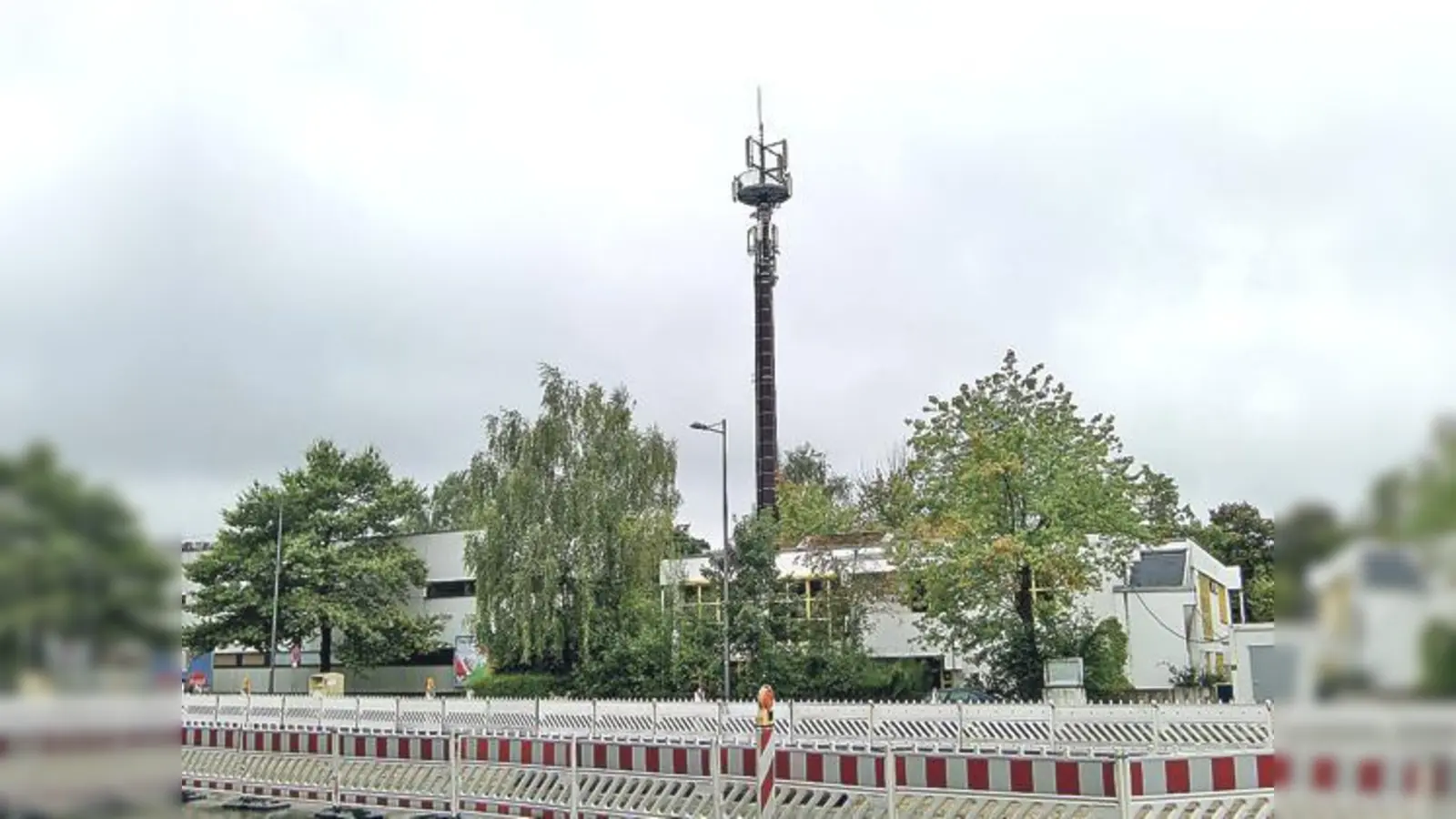 Auf dem Dach des Kindergartens: Funkmast an der Regina-Ullmannecke Cosimastraße.	 (Foto: ikb)