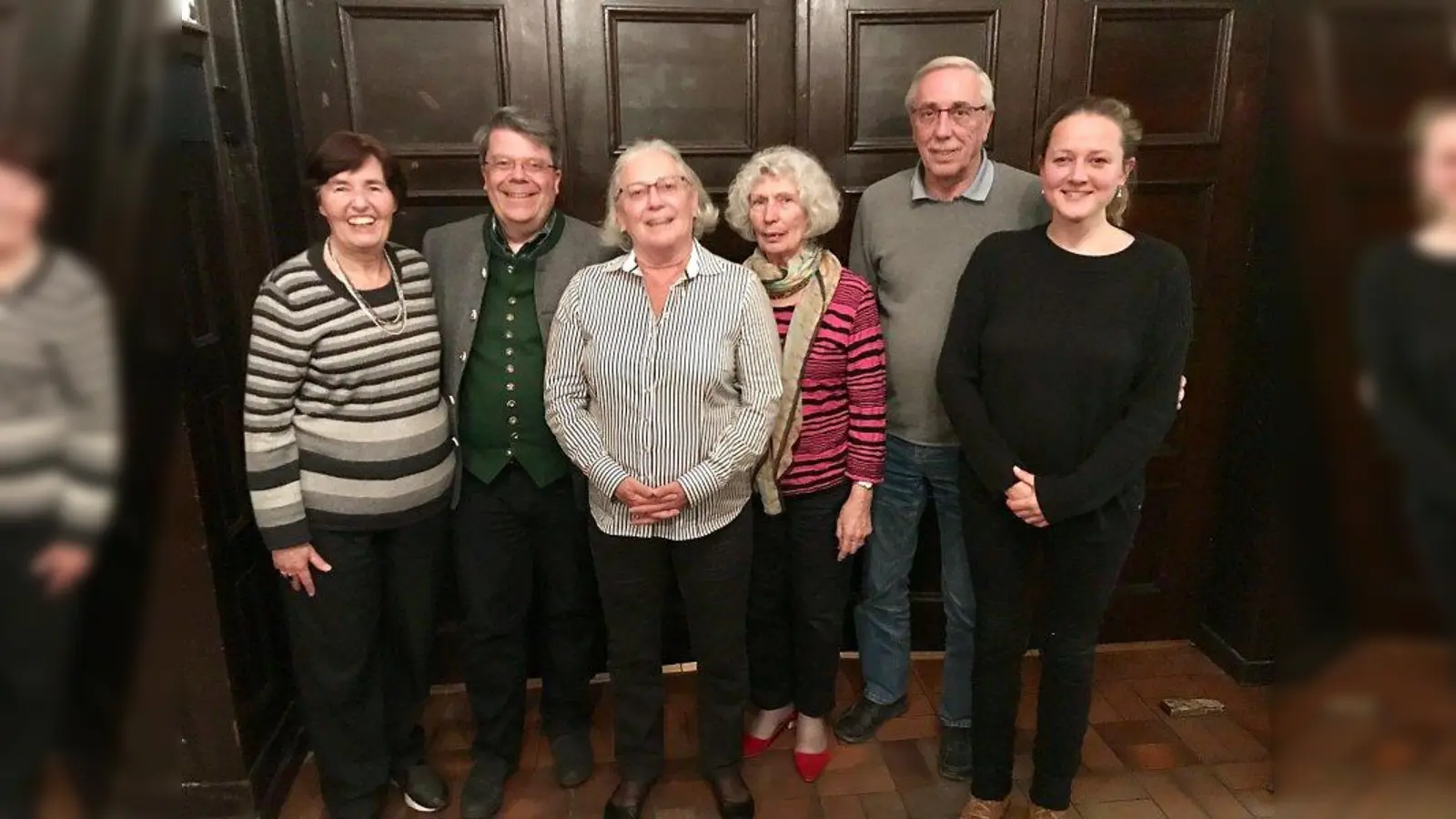 Der neu gewählte Vorstand des Stadtteilkulturvereins (von links): Gertrud Schröther (Kassiererin), Wolfgang Schwirz (stellvertretender Vorsitzender), Ingeborg Staudenmeyer (Vorsitzende), Apollonia Pramberger (Schriftführerin), Franz Schröther (Beisitzer) und Niko Strnad (Beisitzerin). Nicht abgebildet ist Hagen Kling. (Foto: Stadtteilkulturverein)