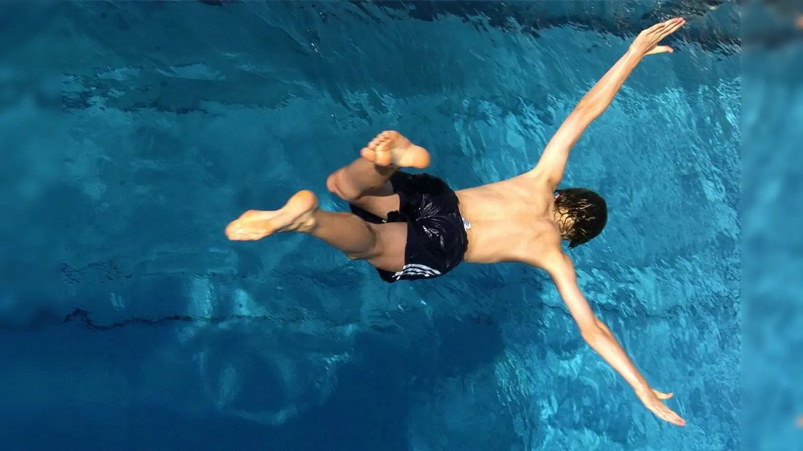 Bis zum 30. September kann man in den SWM-Sommerbädern noch ins kühle Nass springen. (Foto: SWM)