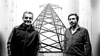 Andy Moor (links) und Yannis Kyriakides spielen unter dem Titel "Rebetika" ihre beliebtesten Rembetiko-Stücke. (Foto: Mario Carovani)