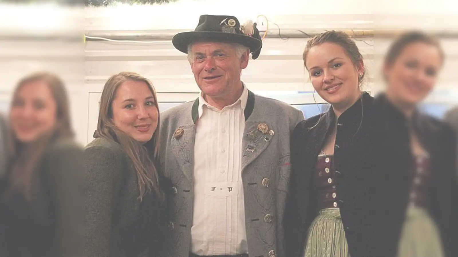 Franz Pabst lebt für die bayerische Volksmusik. Diese Begeisterung gibt er gerne an die junge Generation weiter. Hier die »Bichlmaier Dirndl«. 	 (Foto: S. Dohl)