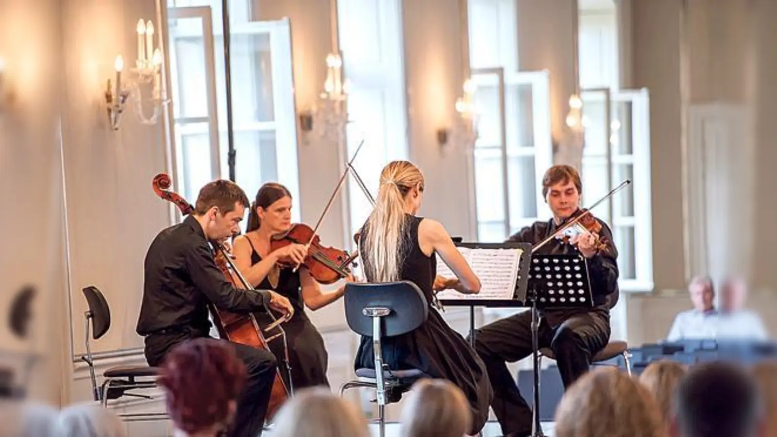 Das Amadeus Consort Salzburg ist auf Mozart-Werke spezialisiert. Doch auch andere Komponisten kommen bei dem Ensemble nicht zu kurz.	 (Foto: Philipp Schieder)