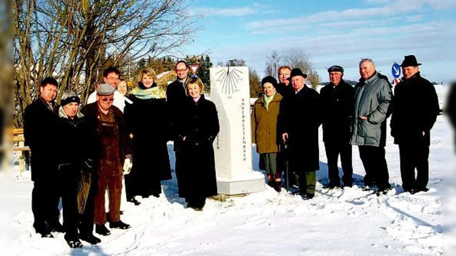 Bürgermeister Peter Felbermeier (li.) begrüßte die Ehrengäste zur Einweihungszeremonie.	 (Foto: VA)