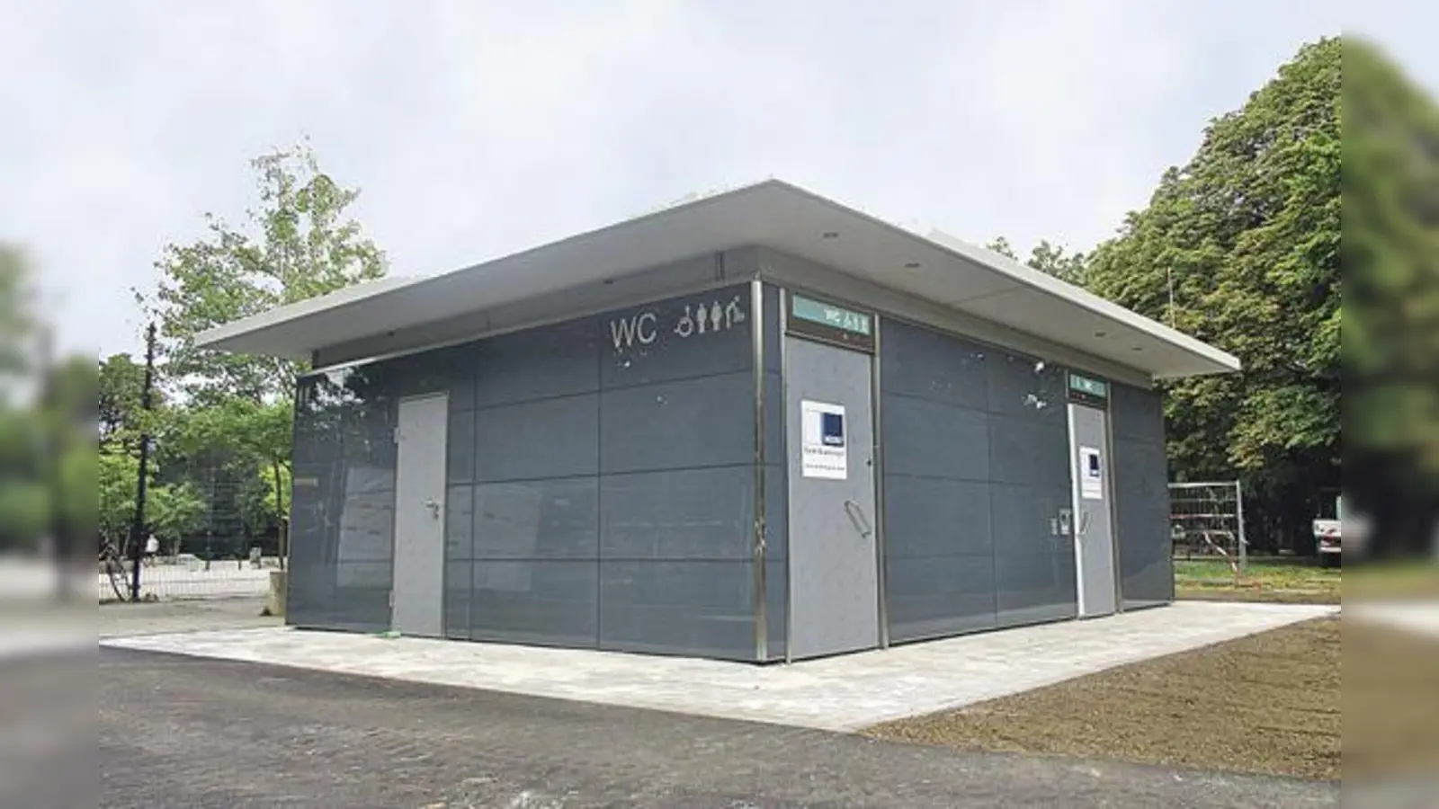 Selbsttreinigend, fernüberwacht, kostenlos und sogar mit Wickeltisch: Die neuen Toilettenanlagen.	 (Foto: Baureferat)