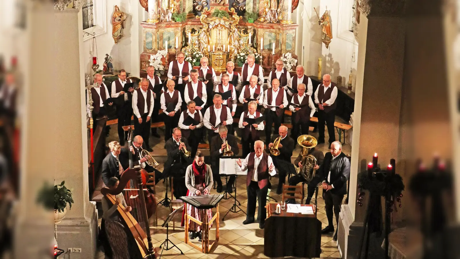 Der Männergesangverein Unterföhring lädt zur Adventsfeier in die Pfarrkirche St. Valentin ein.  (Foto: MGV Unterföhring)