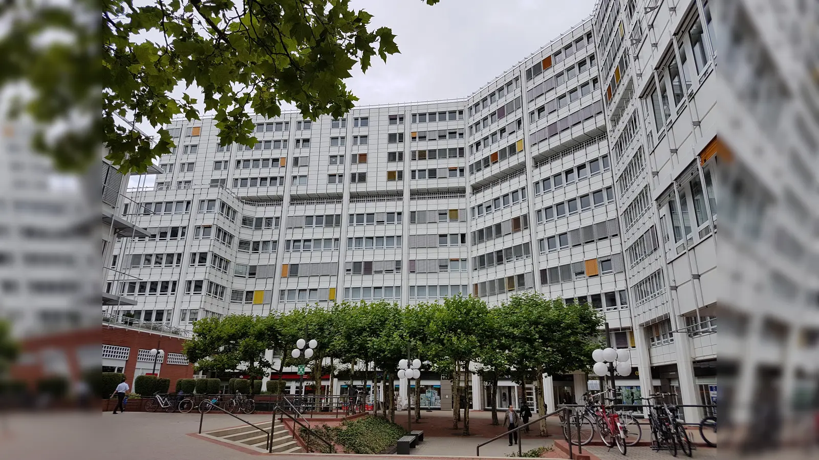 Der in den 1960er Jahren erbaute Arabellapark ist praktisch eine Stadt in der Stadt. (Foto: bas)