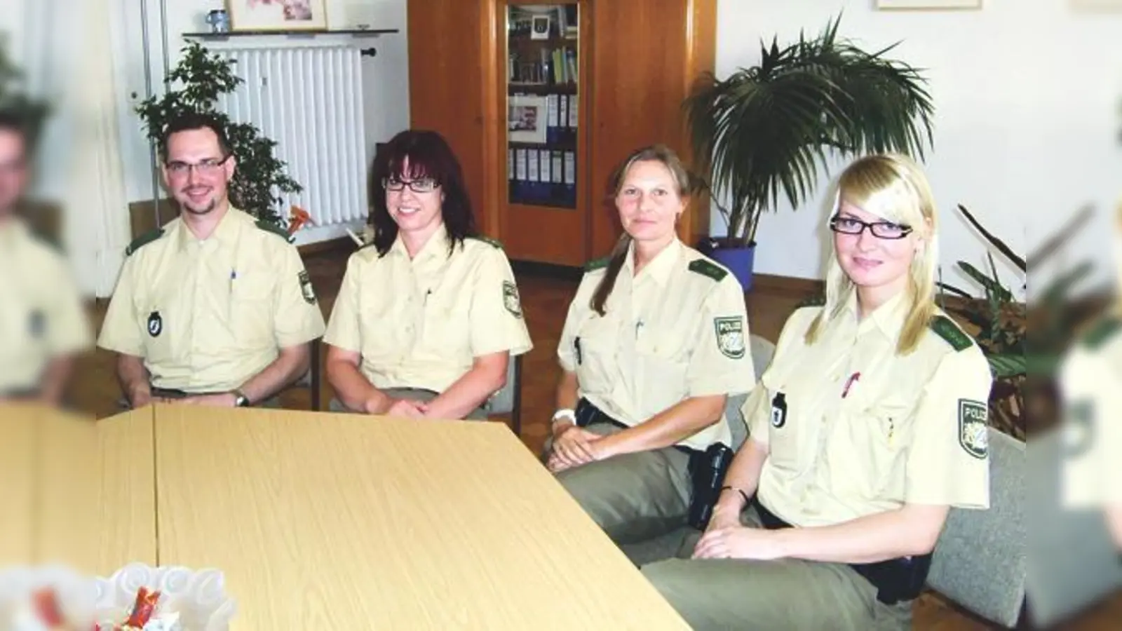 Peter Stenglein, PI-22-Chefin Andrea Ortmayr, Veronika Schützinger und Sabrina Gareiß (v. li.): Eine Bogenhauser Mietwohnung kann sich keiner leisten.	 (Foto: ikb)