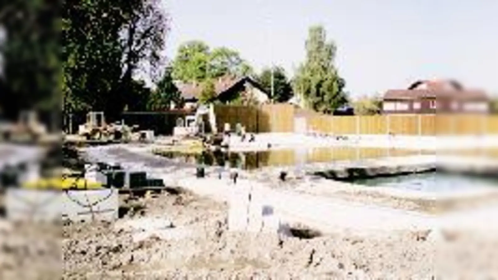 Das Naturbad Furth lädt am kommenden Samstag ein zum Tag der offenen Baustelle ein.  (Foto: Woschee)