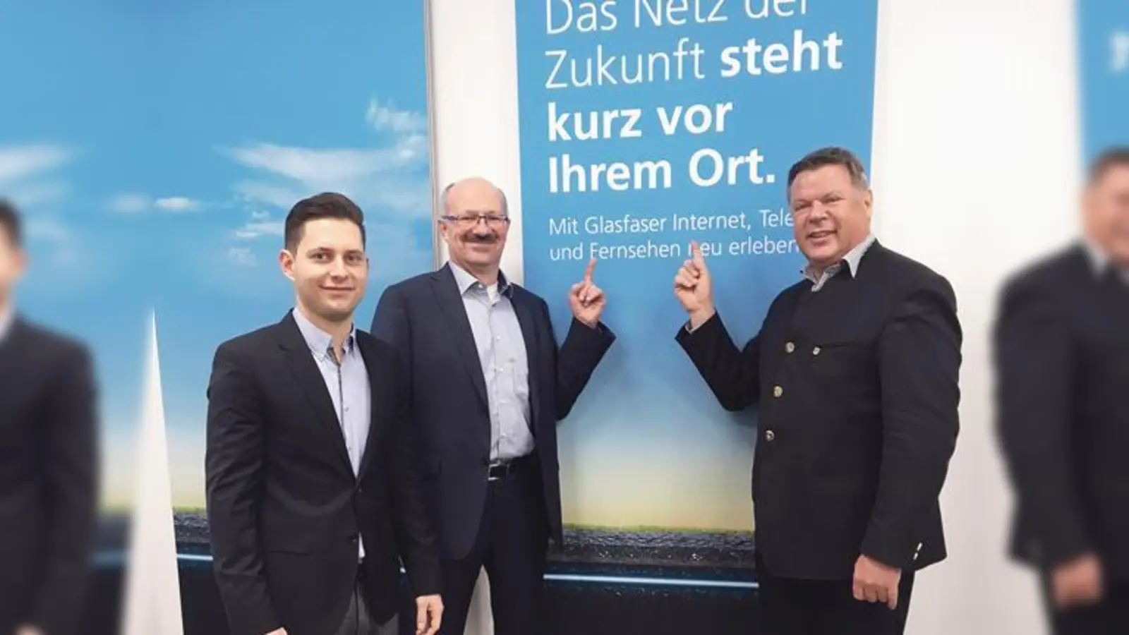 Sind zuversichtlich: Benjamin Ogles, Martin Herkommer und Bürgermeister Piet Mayr (v. li.). 	 (Foto: Gemeinde Zorneding)