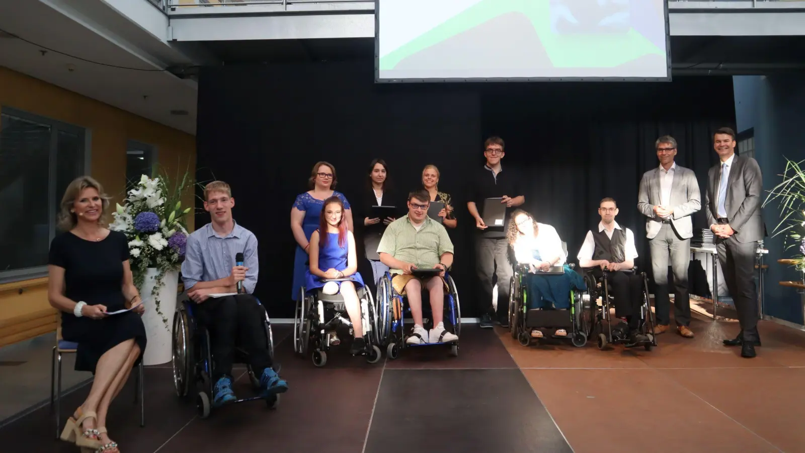 Diese jungen Leute haben den Abschluss als Kaufleute für Büromanagement geschafft. (Foto: BBW)