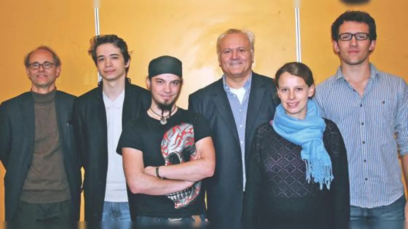 Schüler und Lehrer des Moosacher Gymnasiums präsentierten die Ergebnisse der drei Seminare zur Berufs- und Studienorientierung .	 (Foto: ws)