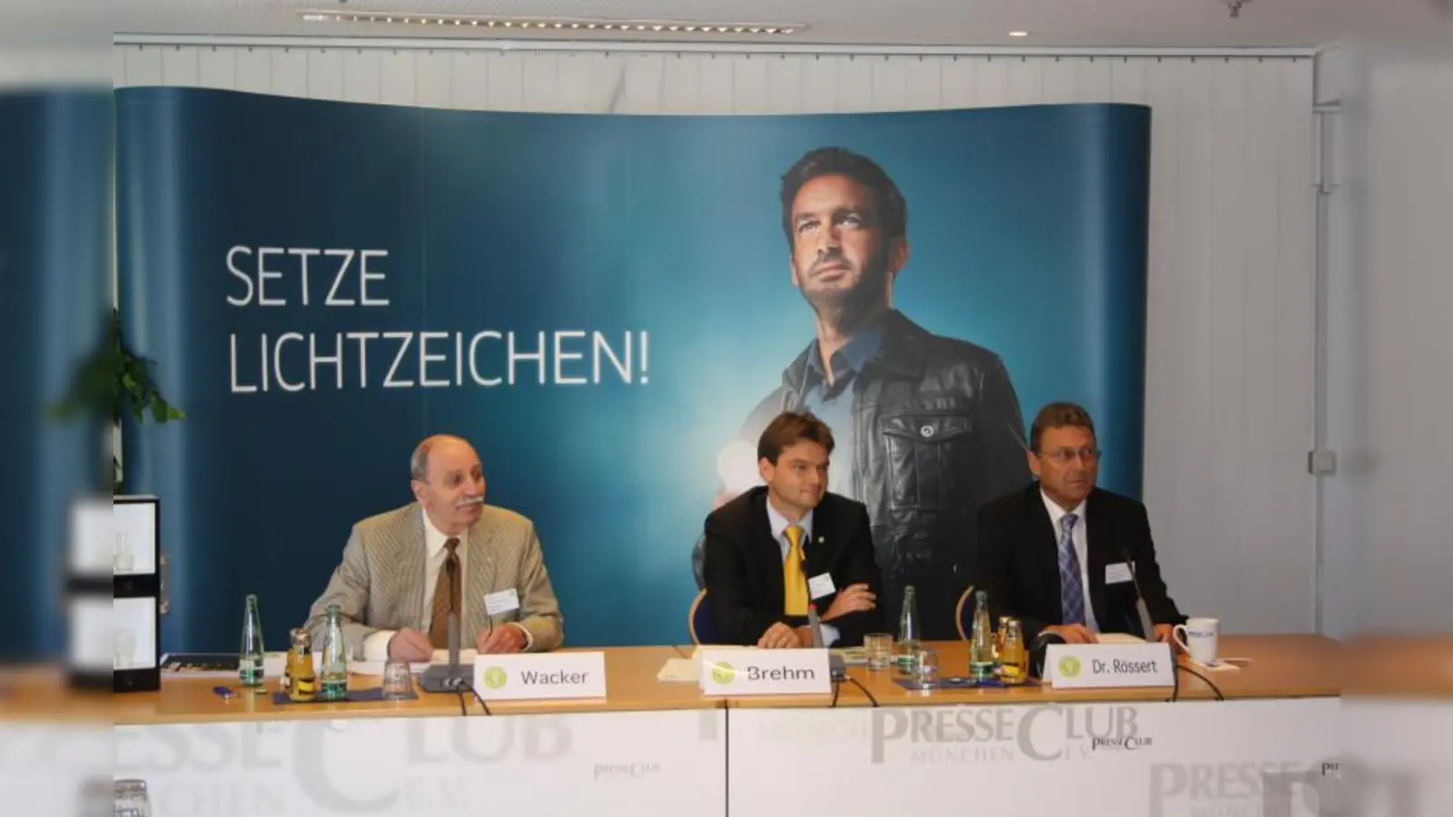 Die Initiative „sauberes Licht, sauber recycelt” klärt den Verbraucher über die richtige Verwendung und die umweltbewusste Entsorgung der Energiesparlampen auf. (Foto: LB)