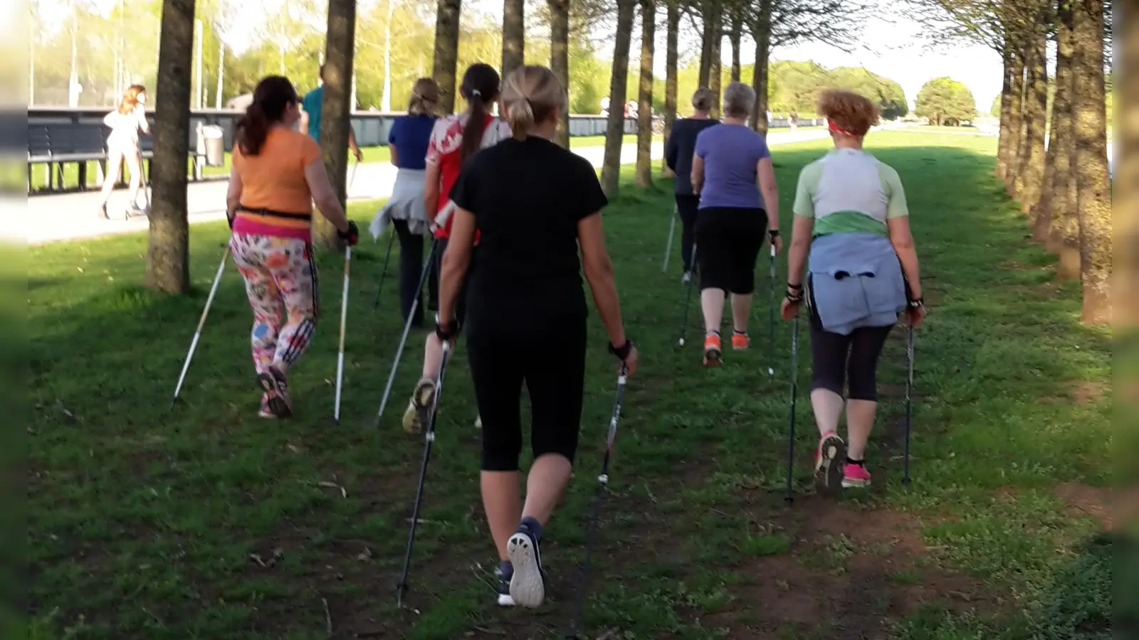 Nordic Walking Kurs beim TV Riem-Dornach. (Foto: privat)
