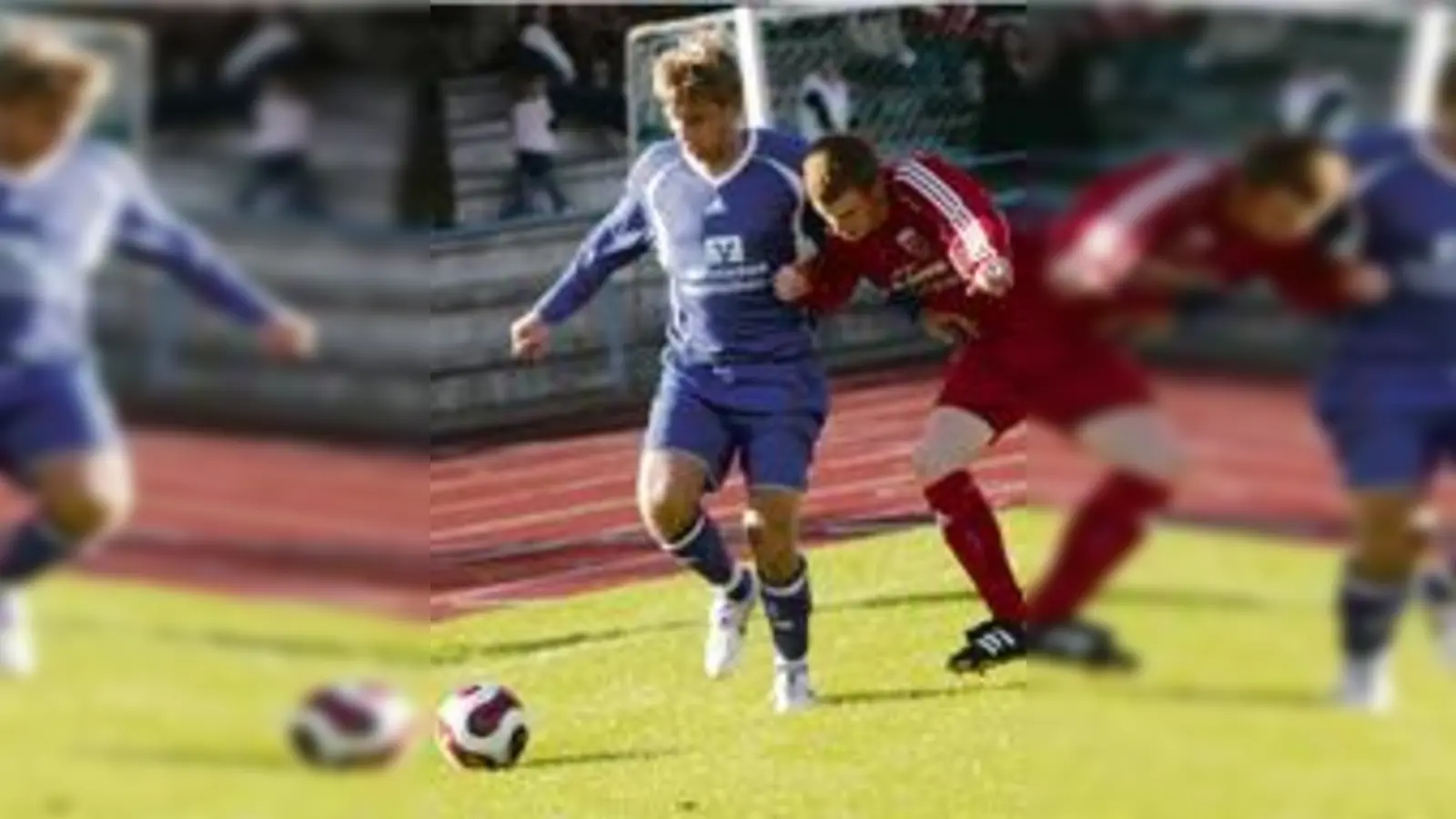 Kopf an Kopf mit blauem Vorteil: Wie hier im Duell von Michael Daffner (li.) gegen Benedikt Amler bremsten die Schleißheimer den zweifachen Derbysieger Neufahrn aus.  (Foto: ba)