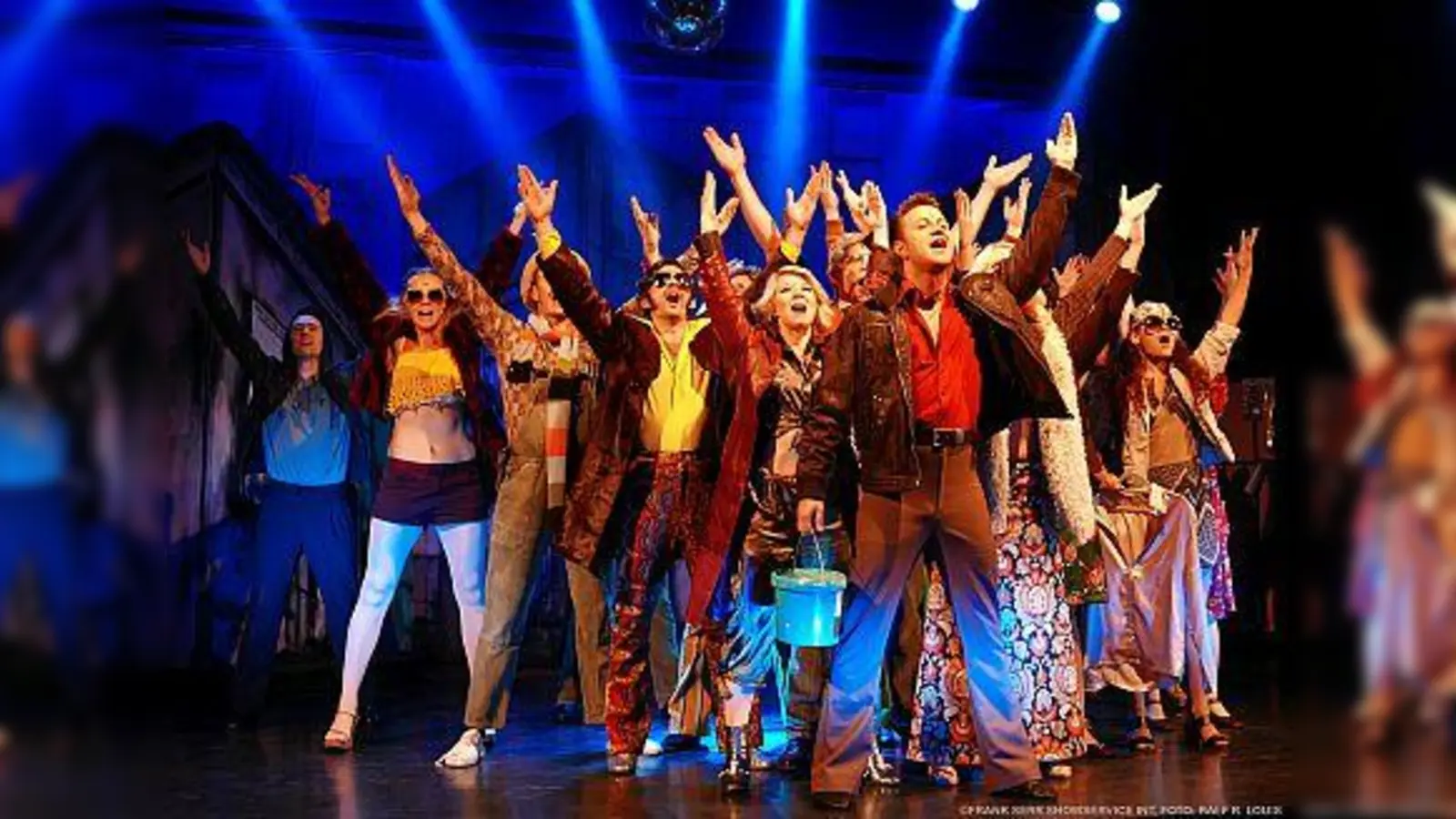 Saturday Night Fever: In der Stadthalle ist das Musical von Robert Stigwood &amp; Bill Oakes in der neuen Version von Ryan McBryde zu sehen. (Foto: © Frank Serr Showservice, Ralf R. Louis)