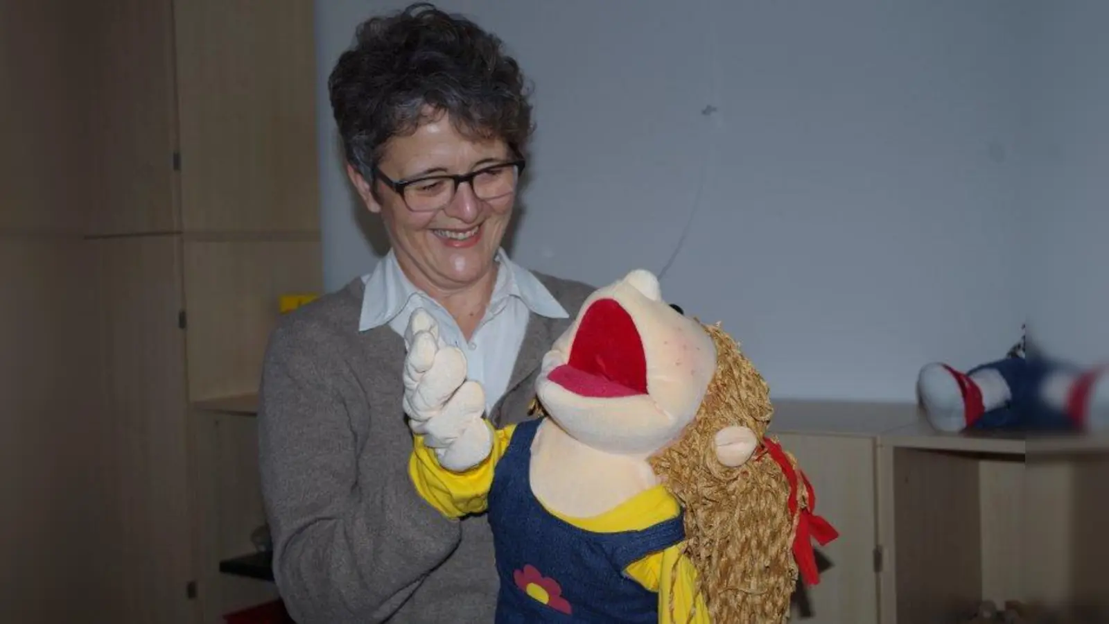 Kindern eine Stimme geben! Für Kinder ist es oft leichter sich mit Hilfe einer Handpuppe auszudrücken, meint Evelyn Bleicher-Glogau von der Beratungsstelle für Eltern, Kinder und Jugendliche. (Foto: kö)