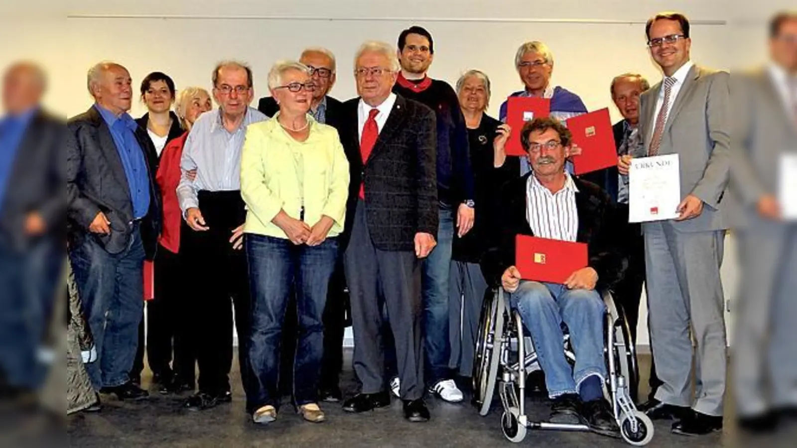 Die langjährigen Mitglieder des SPD-Ortsvereins Trudering-Riem freute sich gemeinsam mit Mdl Markus Rinderspacher (li.) über die Ehrung.	 (Foto: Privat)