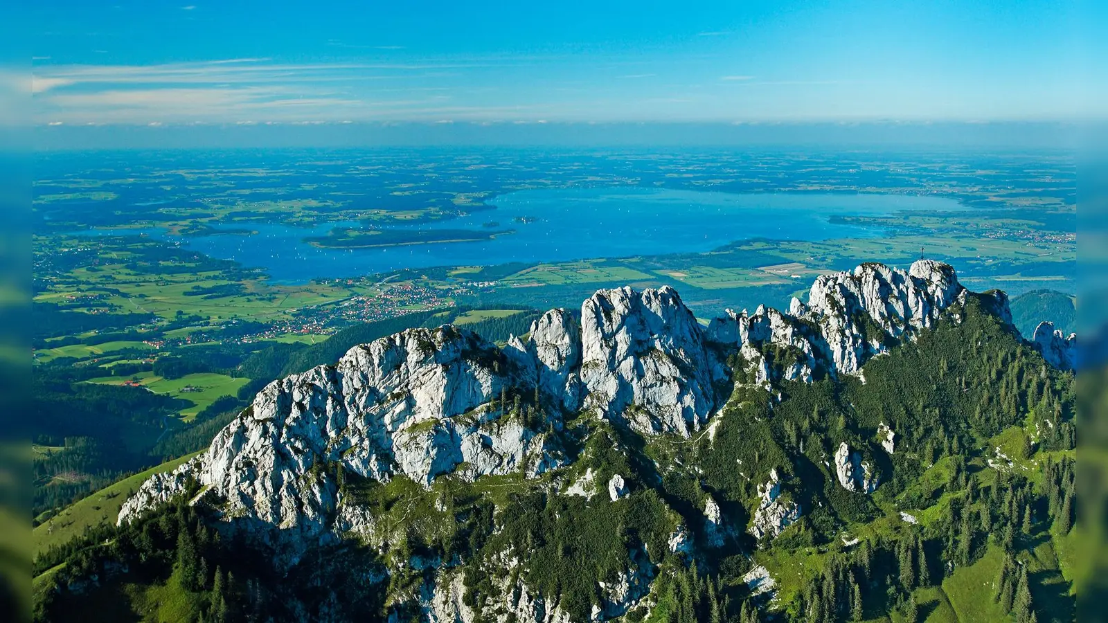 Die Kampenwand von Süden: Bereits zum zweiten Mal zeigt Filmemacher Stefan Erdmann in Grafing seinen sehenswerten Chiemgaufilm. (Foto: Stefan Erdmann)
