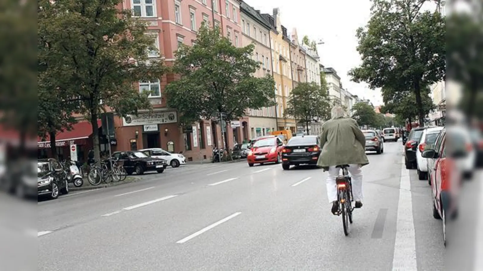 Gefährliches Unterfangen: Radfahren in der Rosenheimer Straße. Tempo 30 im Abschnitt zwischen Orleansstraße und Rosenheimer Platz soll nun für mehr Sicherheit sorgen.     (Foto: js)