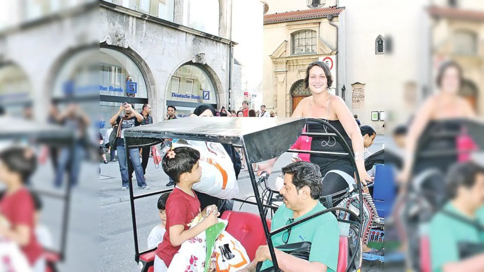 Rikschafahrerin Sarah fühlt sich am neuen Standort nicht sicher. Die Straße sei »viel zu eng«, Busse würden sich »vorbeiquetschen«.	 (Foto: scy)