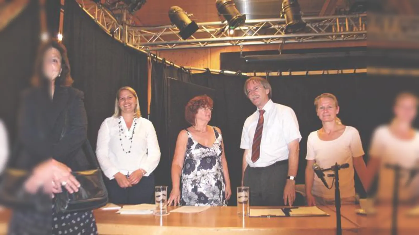 Gut über die Bühne brachten (v.l.) Angelika Schwanzer, Marina Achhammer, Hans-Jürgen Stein und Anja Burkhardt (BA 16) die Sondersitzung. 	 (Foto: aha)
