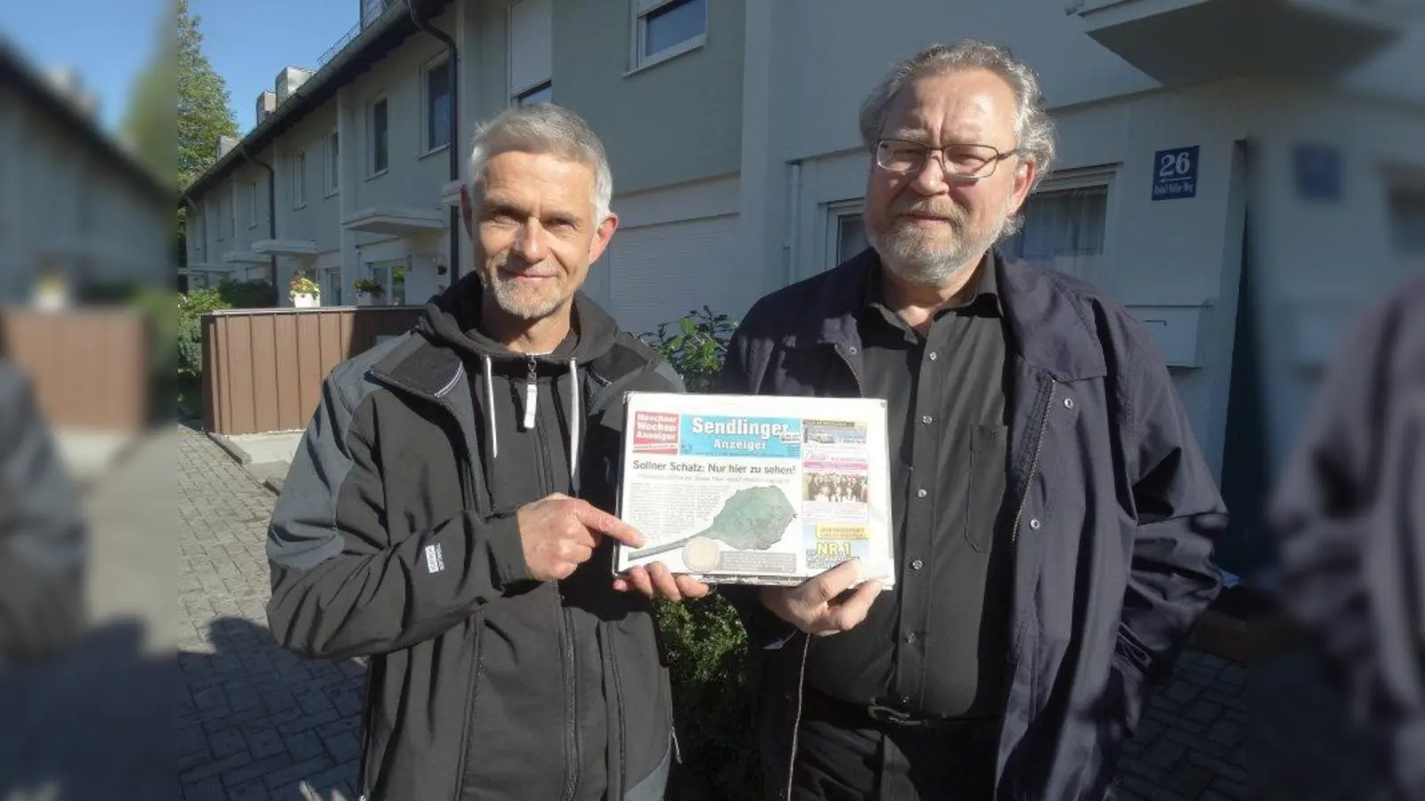 Die Berichterstattung im Sendlinger Anzeiger über das Sollner Frauengrab hat Dieter Wolf (l.) und Heinrich Loy-Birzer wieder zusammengebracht. (Foto: tab)