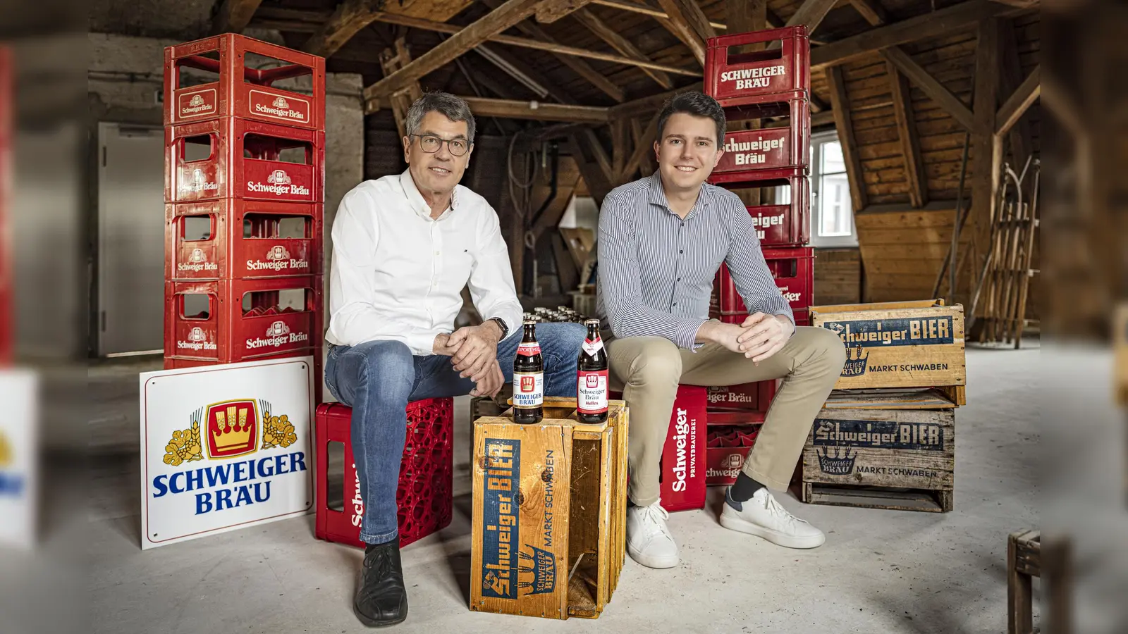 Erich und Julian Schweiger präsentieren das neue Design. (Foto: Thomas Scheuplein)