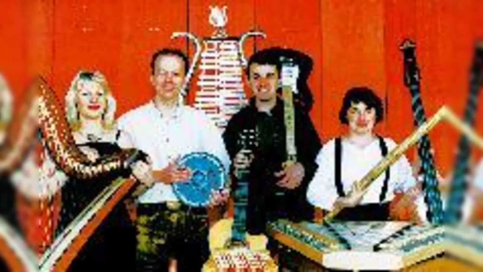 Die Zapf`nstreicher Evelyn Huber, Rudi Zapf, Andreas Seifinger und Ingrid Huber-Zapf.	 (Foto: Axel Schubert)