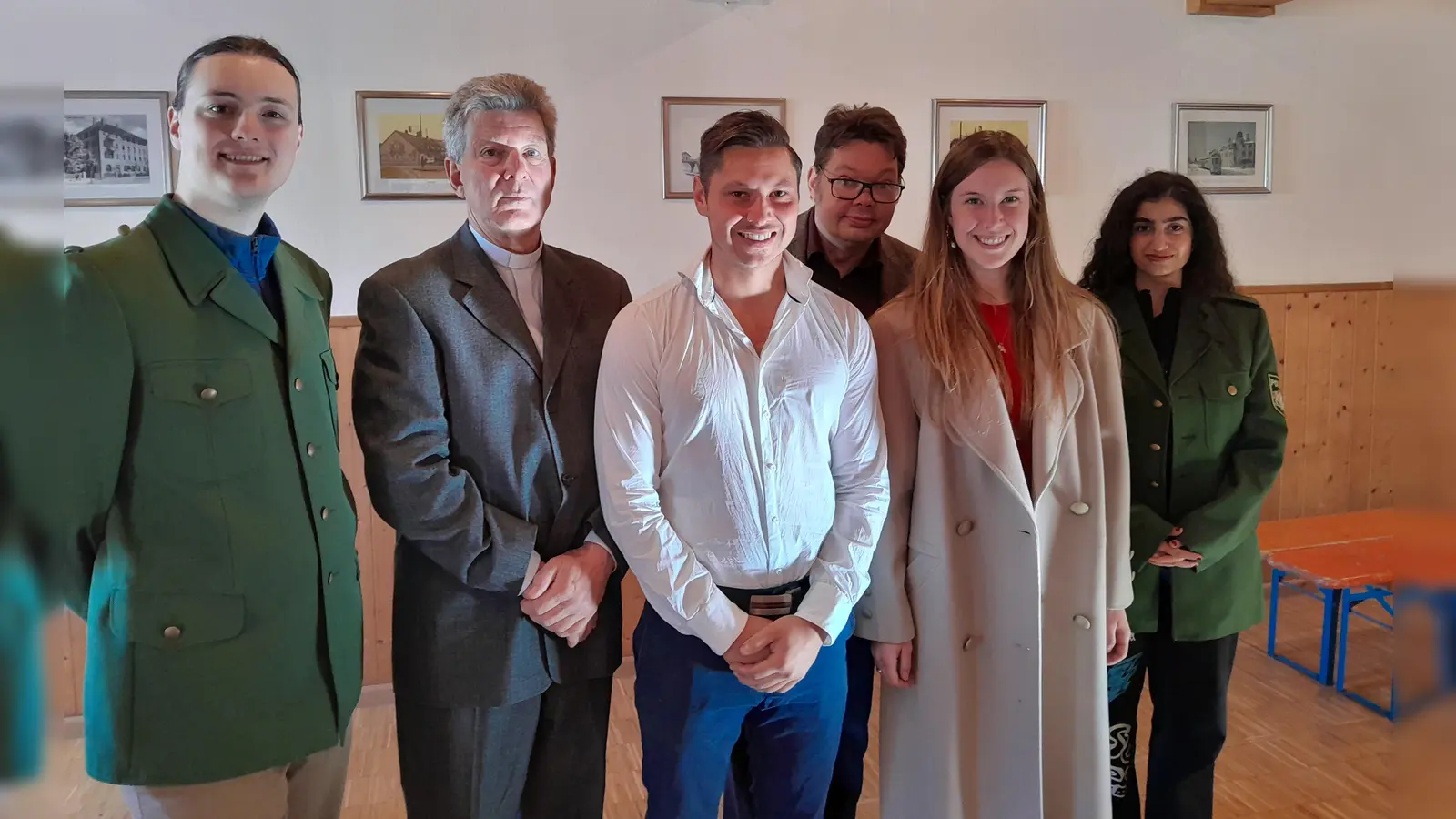 Das Ensemble des Moosacher Brettls zeigt diesmal das Kriminalstück „Die Falle”. (Foto: s'Moosacher Brettl)