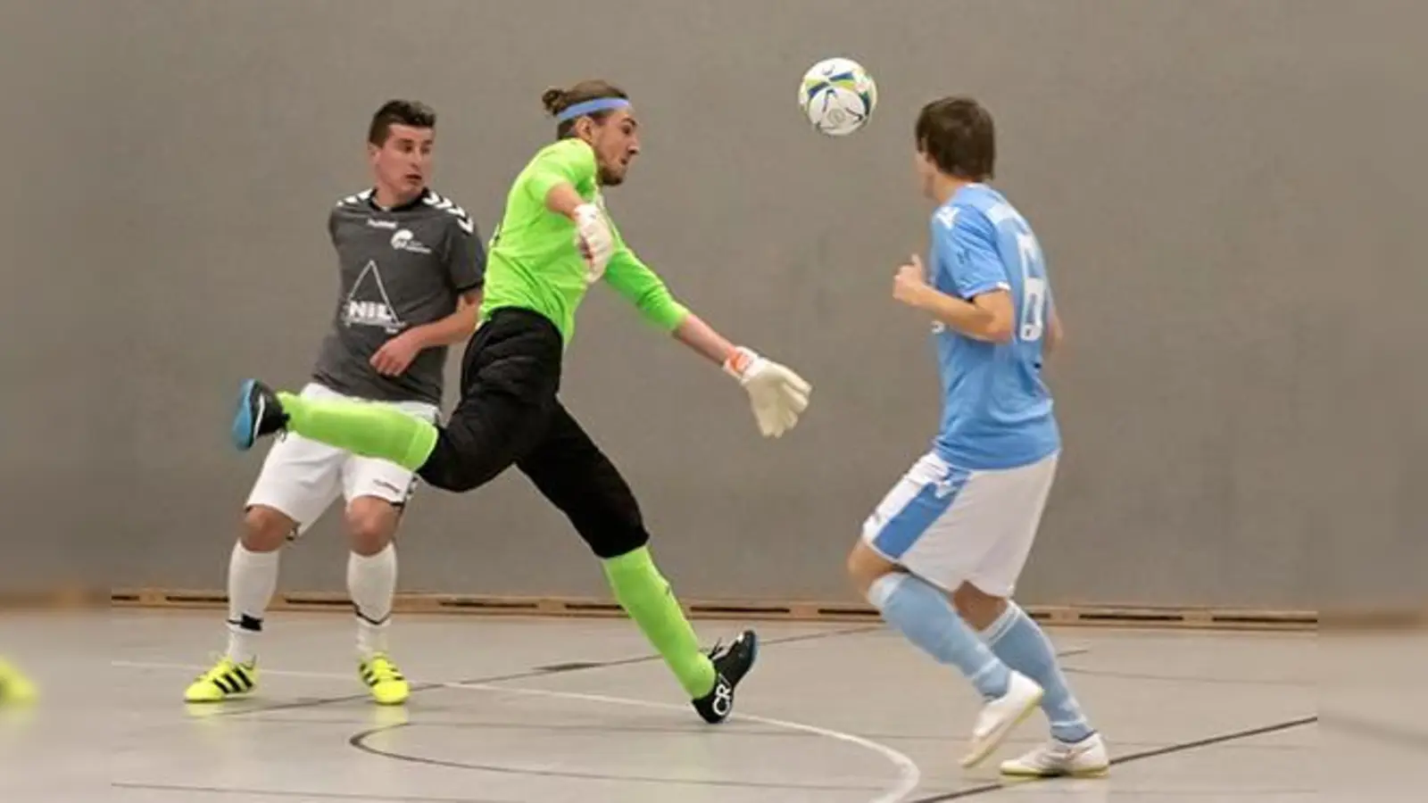 Beliebter Budenzauber: Fußball-Hallenturniere.  (Foto: Anne Wild)