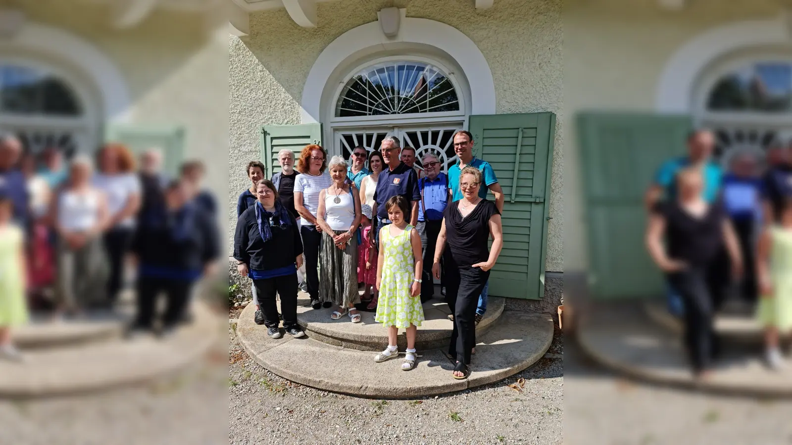 Kleine, feine Runde von Preisträgern: der Mariensäule-Verein feierte Sommerfest. Vierte von links Vereinsvorsitzende Maria Osterhuber-Völkl. (Foto: Osterhuber-Völkl)