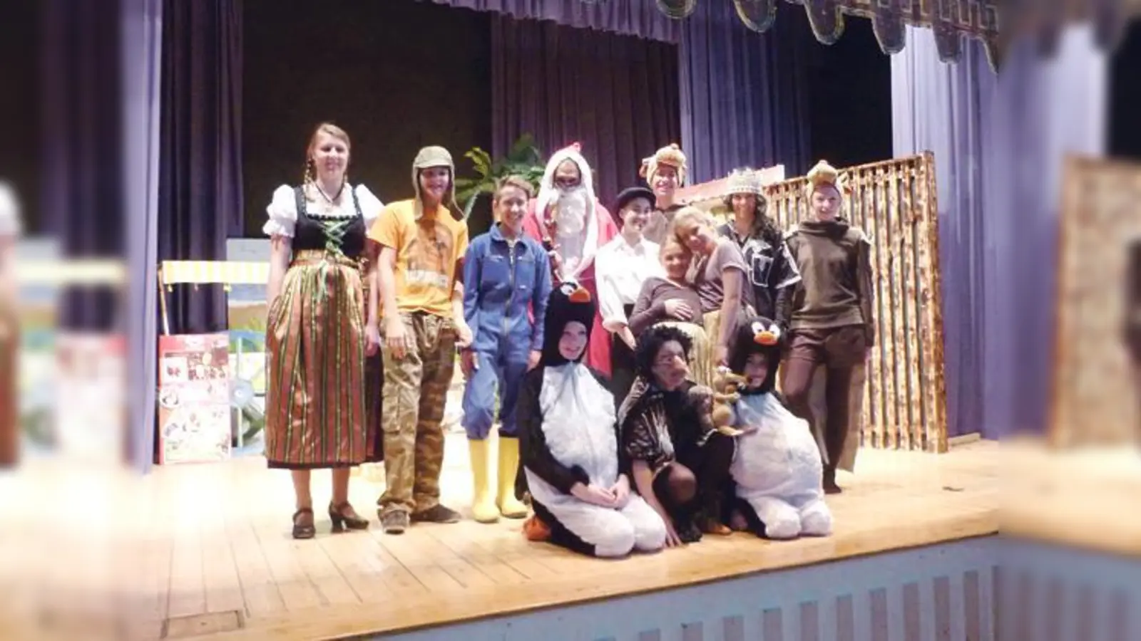 Die G`fildner Bühne Lohhof probt bereits für ihr Weihnachtsstück.	 (Foto: VA)