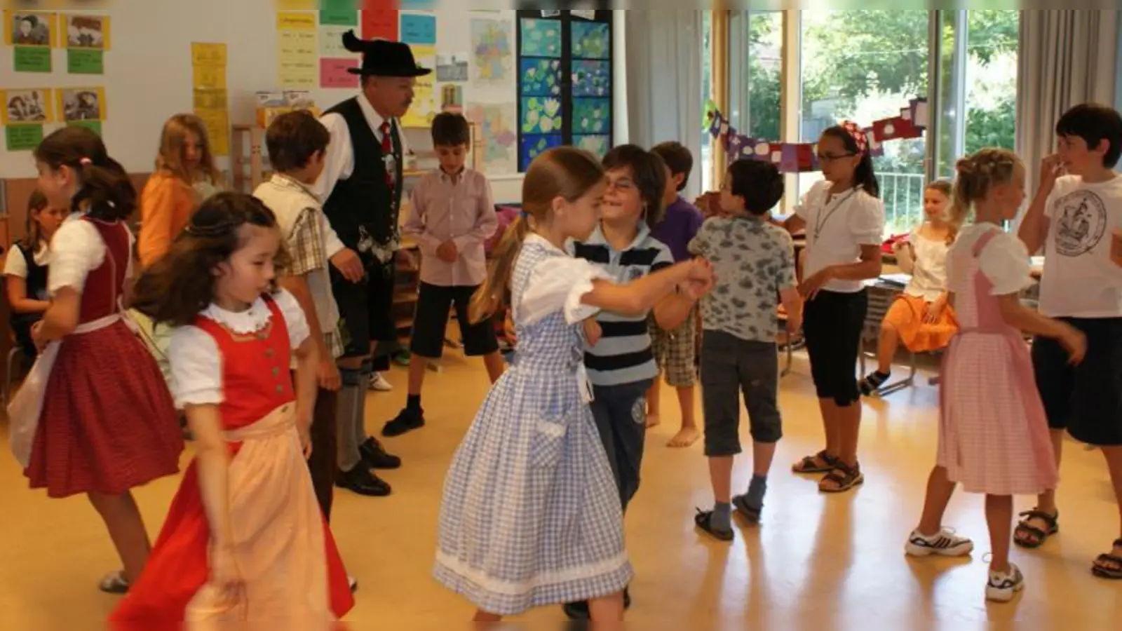 Die komplette Klasse war von dem aussergewöhnlichen Tanzprogramm begeistert (Foto: pi)