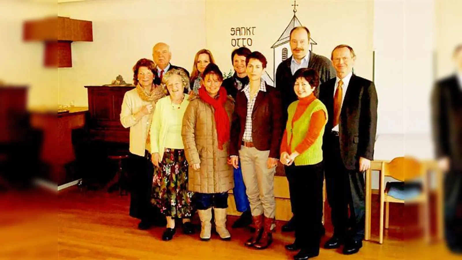 Der neu gewählte Pfarrgemeinderat: Eva-Maria Stiebler, Hildegard Kobler, Ana Thill, Eugenia Montanhas, Annelie Hackmann, Pfarrer Dr. Czeslaw Lukasz, Gerhardt Schmidt, Christine Sertic, Marion Stepan und Dr. Thomas Diessel	 (Foto: Privat)