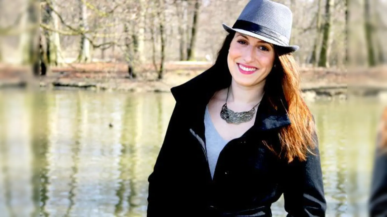 Demet Gül liebt »ihr« Schwabing  demnächst muss sie es für kurze Zeit gegen den roten Teppich beim »Deutschen Filmpreis« eintauschen. 	 (Foto: scy)