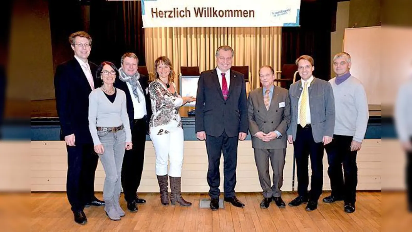 MdL Markus Blume, Gerlinde Stießberger, MdL Ernst Weidenbusch, Monika Reichler, Ingolf F. Brauner, MdL Prof. Dr. Peter Paul Gantzer, MdL Tobias Thalhammer u. Dritter Bürgermeister von Haar, Hans Stießberger (links nach rechts).  (Foto: Petra Schönberger)
