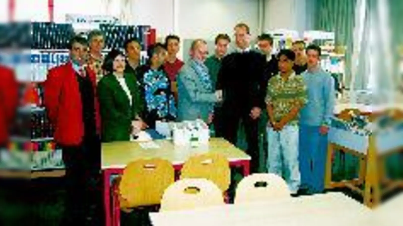 Die Europaklasse und ihr Organisator Ralf Kluger wurden von Monsieur Henry Capell, dem Direktor der »lycee professionnel LE CHATELIER«, herzlich begrüßt.	 (Foto: Ralf Kluger)