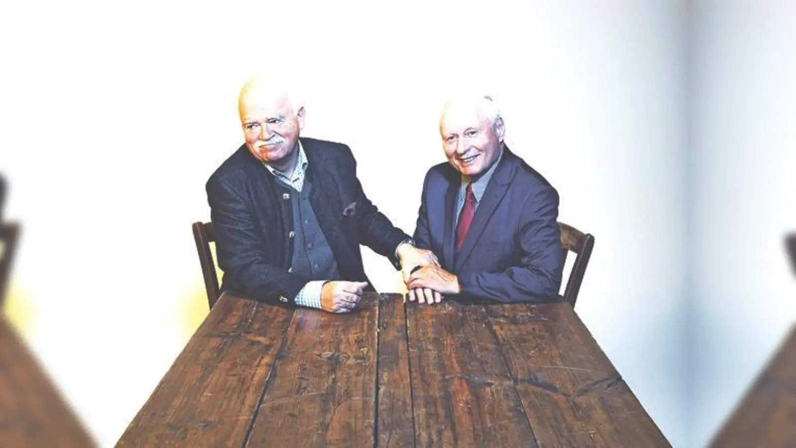 Lafontaine und Gauweiler: zwei, die einander  auf politisch völlig verschiedenen Pfaden unterwegs  mit tiefem Respekt begegnen.	 (Foto: Urban Zintel)