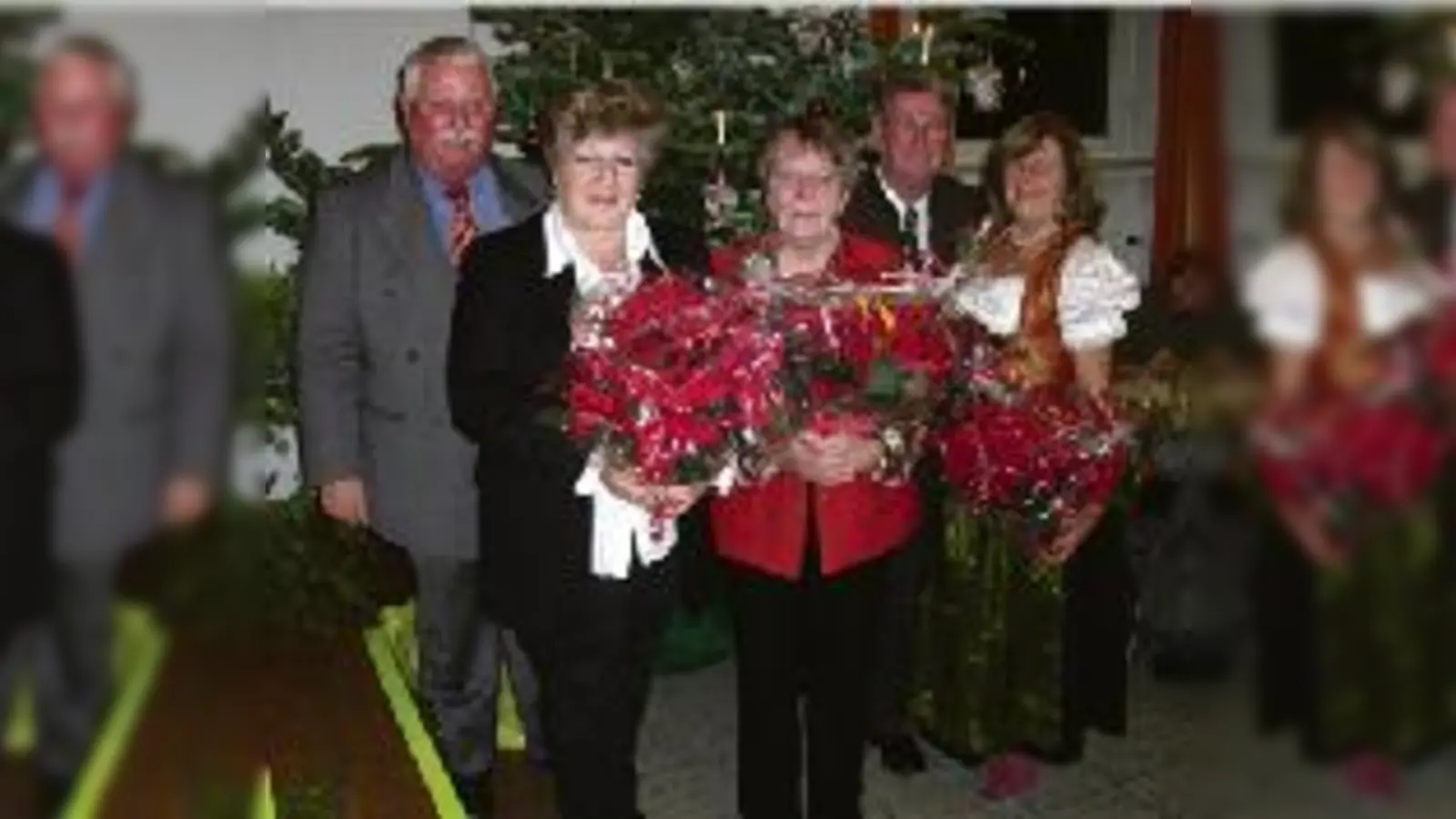 Beim VdK-Treffen zu Weihnachten im Schlösslgarten gab es natürlich auch Geschenke. 	 (Foto: Veranstalter)