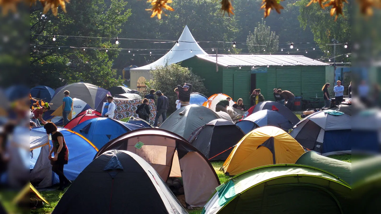 So sieht es im Tent aus, wenn es voll belegt ist. (Foto: © KJR / The Tent)