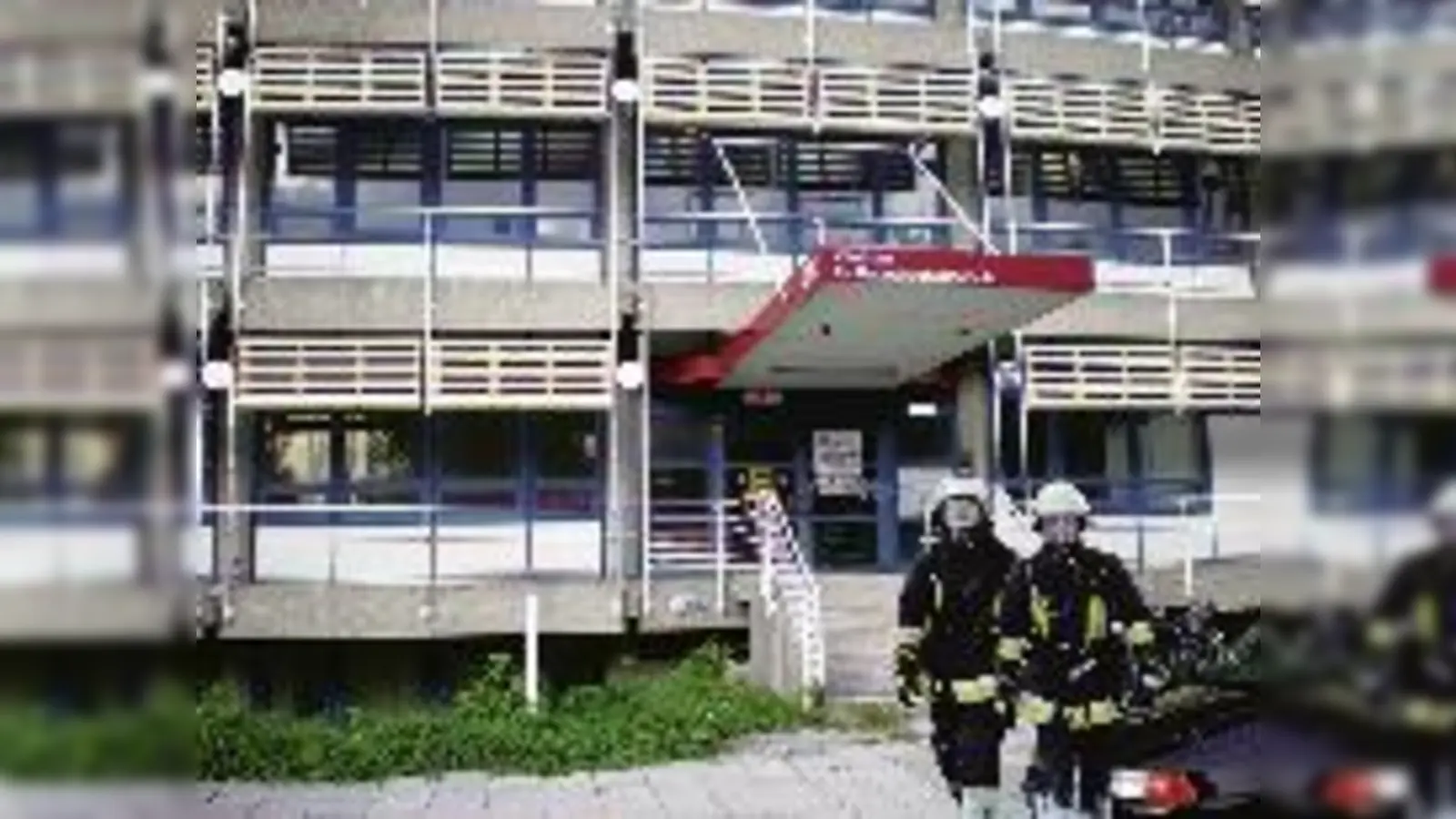 Das Gelände an der Heßstraße 120 war bereits mal Katastrophenschutz-Zentrum und steht seit Jahren leer. Nach dem Umbau ziehen 2013 dann wieder verschiedene Hilfsorganisationen und eine Feuerwache ein.	 (Foto: ez/Archiv)