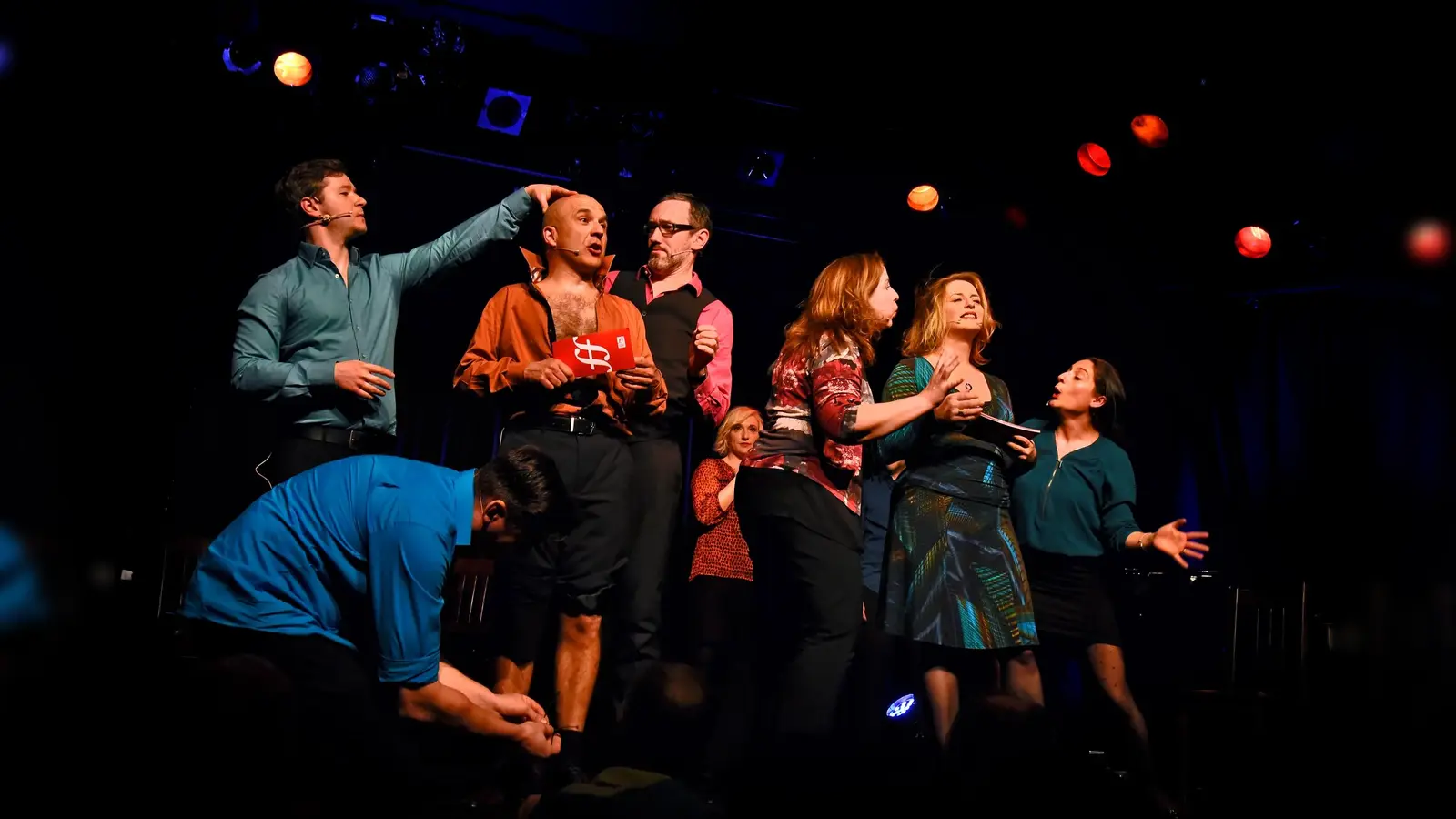 Die Mitglieder des Fast Food Theater holen verschiedensten Themen, Ideen und Perspektiven der Menschen auf die Bühne. (Foto:  Fast Food Theater )